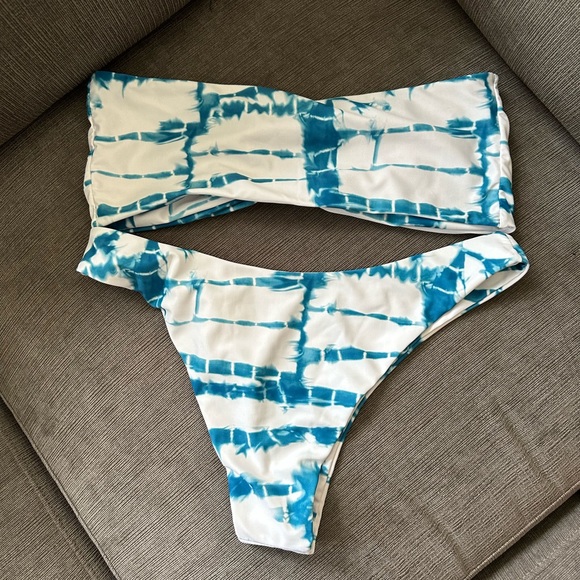 Bikini Set - Picture 2 of 2